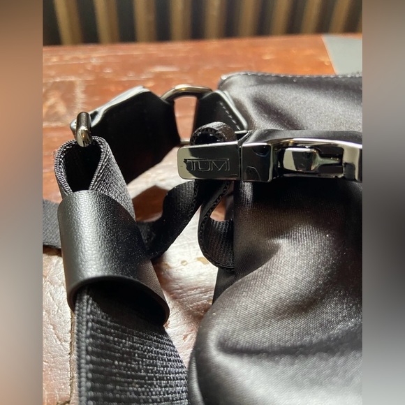 Tumi Hazel Crossbody Devoe Collection in Black with Gunmetal Hardware - Picture 8 of 11